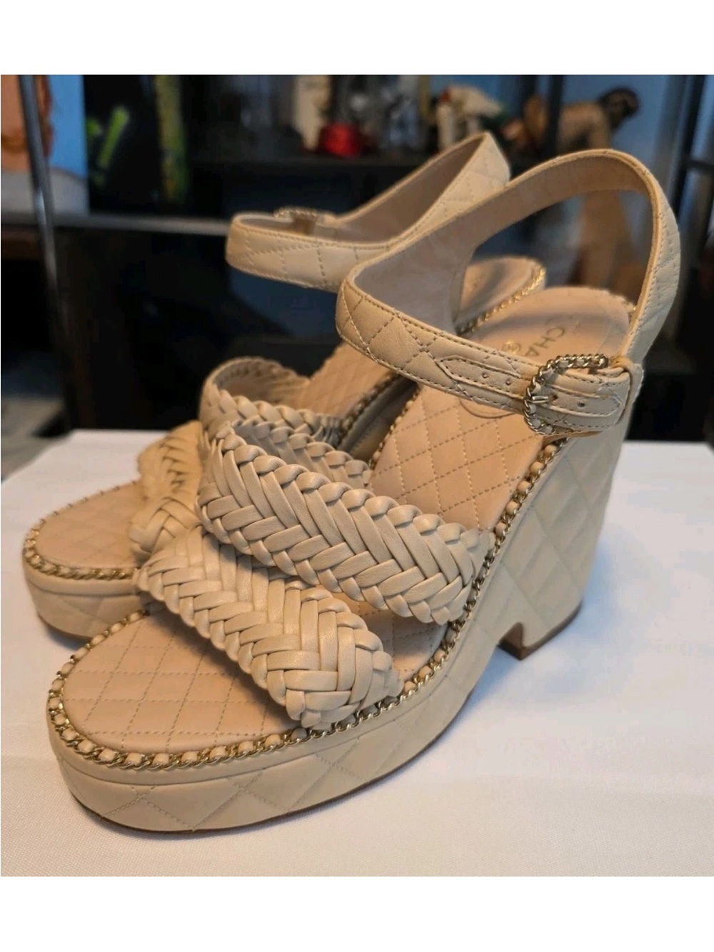 DELIVERED

Chanel Calfskin Interlocking CC
Light Beige San size 38/12 run small